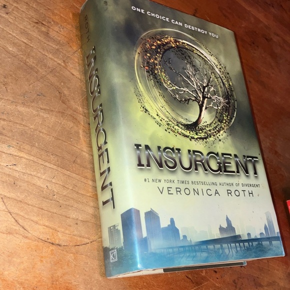 Insurgent by Veronica Roth Hardcover - Picture 4 of 10